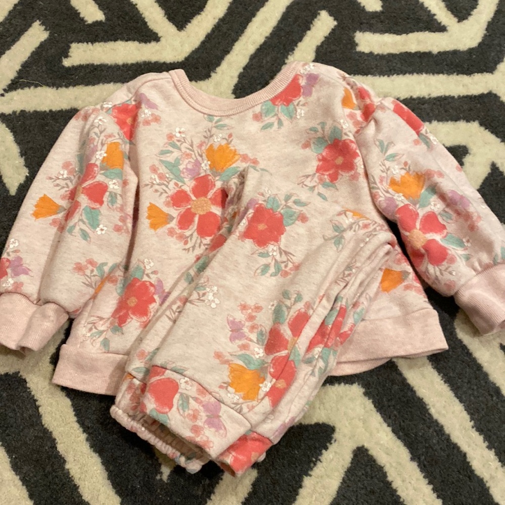 Gap toddler sweat suit size 2T